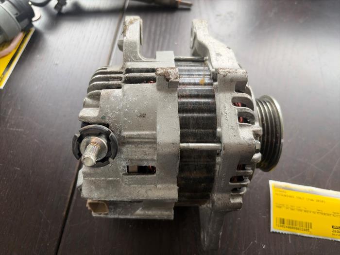 Gebruikte Dynamo Mitsubishi Colt (Z2/Z3) 1.3 16V Prijs € 52,50 Margeregeling aangeboden door van de Bunte Teuge B.V.