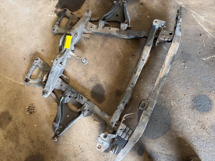 Gebruikte Subframe Renault Twingo II (CN) 1.2 16V Prijs € 105,00 Margeregeling aangeboden door van de Bunte Teuge B.V.