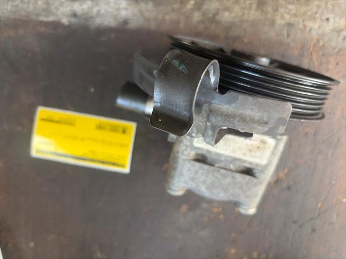 Gebruikte Pomp Servo Volvo V70 (SW) 2.4 20V 140 Prijs € 99,75 Margeregeling aangeboden door van de Bunte Teuge B.V.