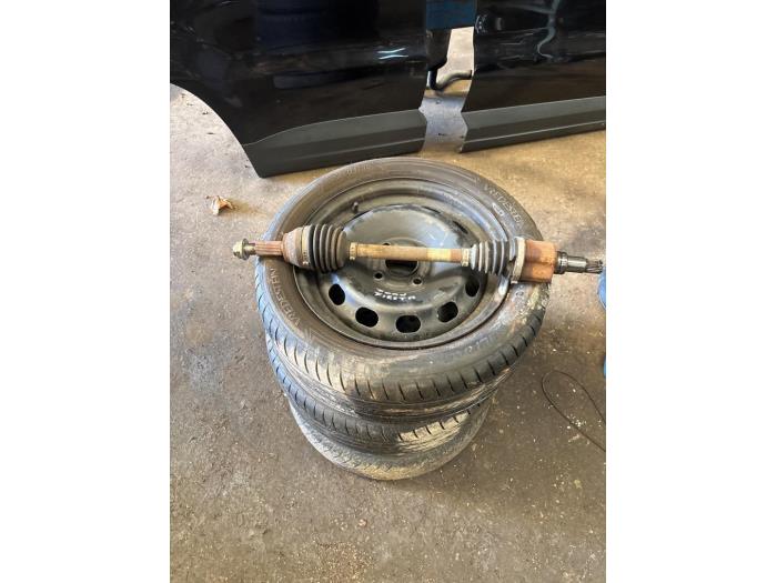 Gebruikte Steekas links-voor Ford Fiesta 6 (JA8) 1.0 Ti-VCT 12V 65 Prijs € 78,75 Margeregeling aangeboden door van de Bunte Teuge B.V.