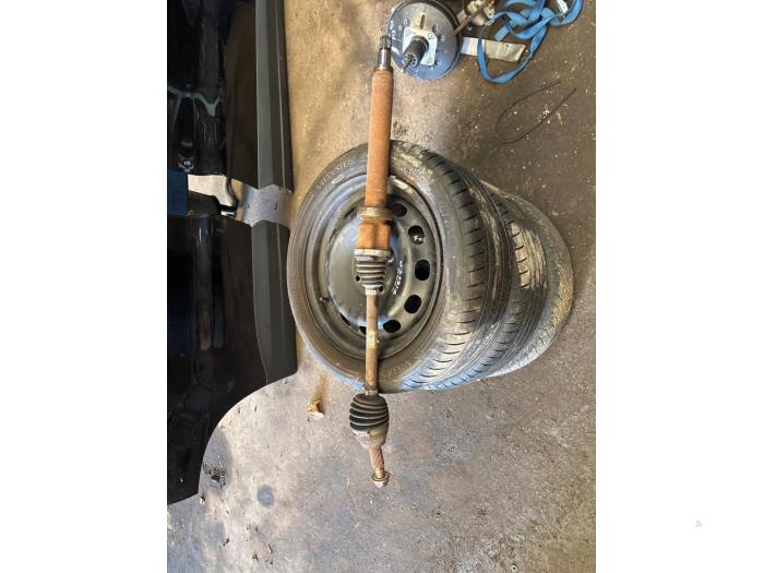 Gebruikte Steekas rechts-voor Ford Fiesta 6 (JA8) 1.0 Ti-VCT 12V 65 Prijs € 78,75 Margeregeling aangeboden door van de Bunte Teuge B.V.
