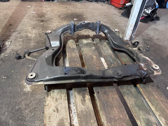 Gebruikte Subframe Daihatsu Move (L9) 1.0 12V Prijs op aanvraag aangeboden door van de Bunte Teuge B.V.
