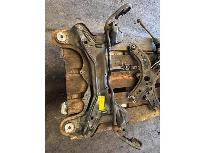 Gebruikte Subframe Volkswagen Bora (1J2) 1.6 16V Prijs op aanvraag aangeboden door van de Bunte Teuge B.V.
