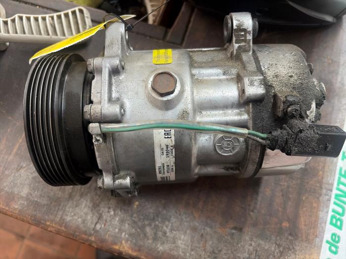 Gebruikte Aircopomp Volkswagen Bora (1J2) 1.6 16V Prijs € 52,50 Margeregeling aangeboden door van de Bunte Teuge B.V.