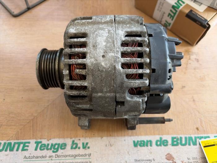 Gebruikte Dynamo Volkswagen Touran (1T1/T2) Prijs € 52,50 Margeregeling aangeboden door van de Bunte Teuge B.V.
