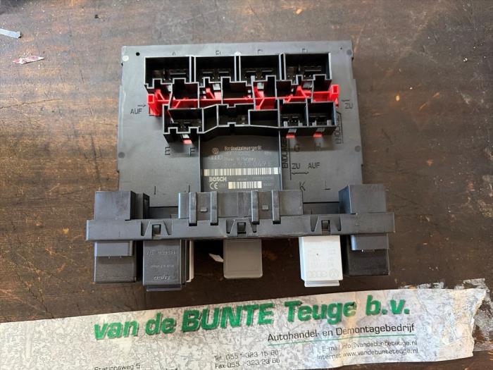 Gebruikte Boordcomputer Volkswagen Touran (1T1/T2) Prijs € 52,50 Margeregeling aangeboden door van de Bunte Teuge B.V.
