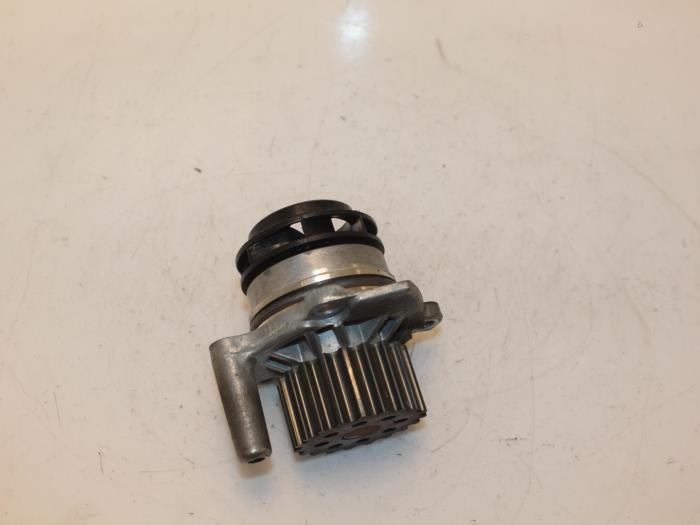 Gebruikte Waterpomp Volkswagen Touran (1T3) 2.0 TDI 16V Prijs € 35,00 Margeregeling aangeboden door Van Gils Automotive