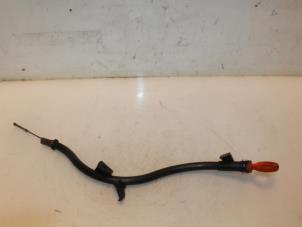 Gebruikte Olie Peilstok Volkswagen Golf VI (5K1) 2.0 GTD 16V Prijs € 30,00 Margeregeling aangeboden door Van Gils Automotive