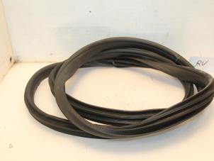 Gebruikte Deurrubber 4Deurs rechts-voor Tesla Model X 90D Prijs op aanvraag aangeboden door Van Gils Automotive