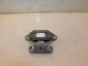 Gebruikte Motorsteun Volkswagen Up! (121) 1.0 12V 75 Prijs € 30,00 Margeregeling aangeboden door Van Gils Automotive