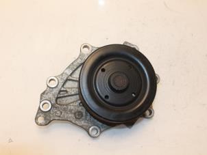 Gebruikte Waterpomp Toyota RAV4 (A4) 2.0 D-4D 16V 4x2 Prijs € 55,00 Margeregeling aangeboden door Van Gils Automotive