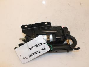 Gebruikte Opvoerpomp Volkswagen Touran (1T3) 2.0 TDI 16V 140 Prijs € 109,00 Margeregeling aangeboden door Van Gils Automotive