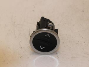 Gebruikte Schakelaar Landrover Range Rover IV (LG) 3.0 TDV6 24V Prijs € 65,34 Inclusief btw aangeboden door Van Gils Automotive