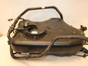 Gebruikte Adblue tank Landrover Range Rover IV (LG) 3.0 TDV6 24V Prijs € 422,29 Inclusief btw aangeboden door Van Gils Automotive