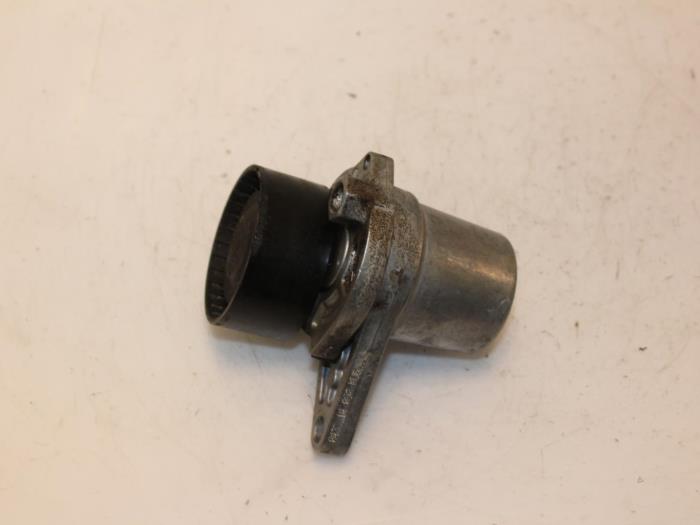 Gebruikte Spanner multiriem Nissan Qashqai (J11) 1.6 dCi All Mode 4x4-i Prijs € 65,00 Margeregeling aangeboden door Van Gils Automotive