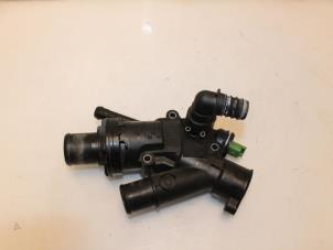 Gebruikte Thermostaathuis Ford Kuga II (DM2) 2.0 TDCi 16V 163 4x4 Prijs € 30,00 Margeregeling aangeboden door Van Gils Automotive