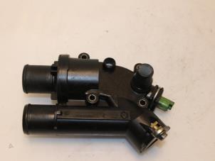 Gebruikte Thermostaathuis Jaguar XF (CC9) 2.2 D 16V Prijs € 33,00 Margeregeling aangeboden door Van Gils Automotive