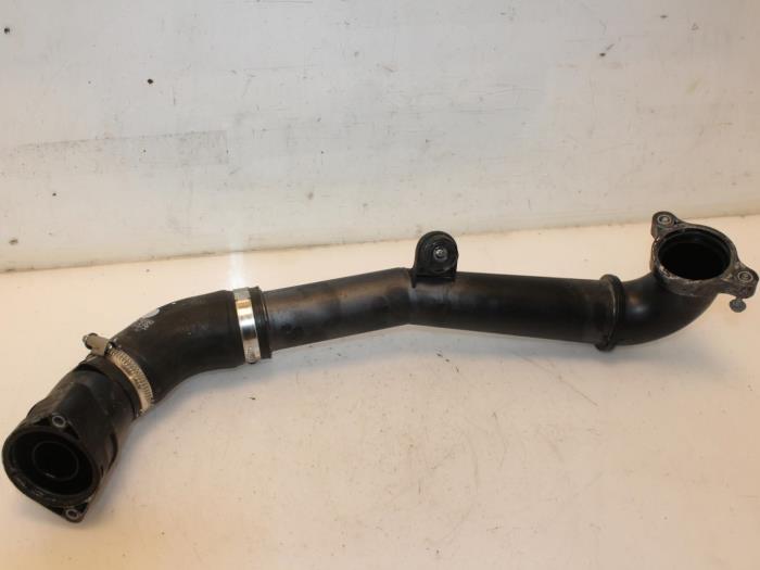 Gebruikte Intercooler Buis Skoda Karoq 2.0 TDI 16V 4x4 Prijs € 38,72 Inclusief btw aangeboden door Van Gils Automotive
