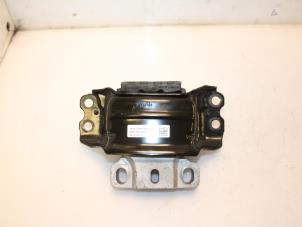 Gebruikte Versnellingsbak Steun Volkswagen Touran (5T1) 1.5 TSI Prijs € 36,30 Inclusief btw aangeboden door Van Gils Automotive