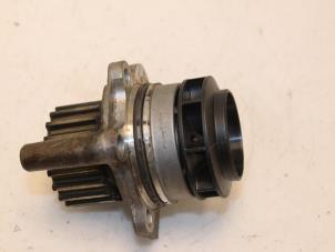 Gebruikte Waterpomp Volkswagen Crafter 2.0 TDI Prijs € 37,00 Margeregeling aangeboden door Van Gils Automotive