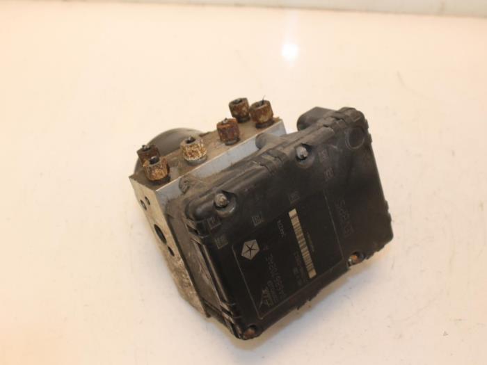 Gebruikte ABS Pomp Dodge Ram Van 2.5 CRD Prijs € 25,00 Margeregeling aangeboden door Van Gils Automotive