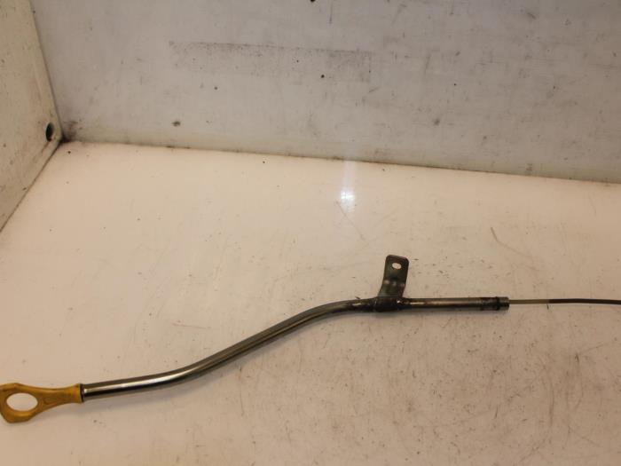 Gebruikte Olie Peilstok Kia Carens IV (RP) 1.6 GDI 16V Prijs € 43,00 Margeregeling aangeboden door Van Gils Automotive