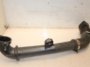 Gebruikte Intercooler Buis Volkswagen Touran (5T1) 1.6 TDI SCR BlueMotion Technology Prijs € 38,72 Inclusief btw aangeboden door Van Gils Automotive