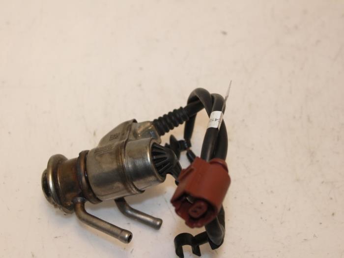 Gebruikte Adblue Sensor Volkswagen Touran (5T1) 1.6 TDI SCR BlueMotion Technology Prijs € 89,54 Inclusief btw aangeboden door Van Gils Automotive
