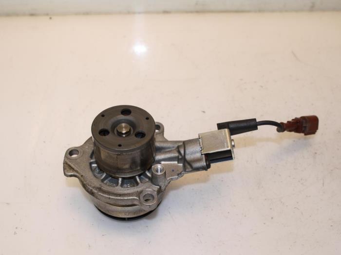 Gebruikte Waterpomp Volkswagen T-Roc I 2.0 TDI 150 4Motion 16V Prijs € 36,30 Inclusief btw aangeboden door Van Gils Automotive