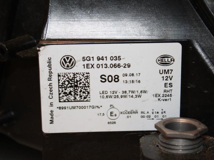 Koplamp links van een Volkswagen Golf VII (AUA) 1.6 TDI BMT 16V 2017