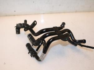 Gebruikte Waterpijp Volkswagen Touran (5T1) 1.6 TDI SCR BlueMotion Technology Prijs € 36,30 Inclusief btw aangeboden door Van Gils Automotive