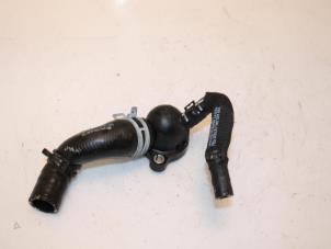 Gebruikte Waterpijp Volkswagen Touran (5T1) 1.6 TDI SCR BlueMotion Technology Prijs € 36,30 Inclusief btw aangeboden door Van Gils Automotive