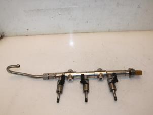 Gebruikte Injector brug Volkswagen Polo VI (AW1) 1.0 TSI 12V Prijs € 48,40 Inclusief btw aangeboden door Van Gils Automotive