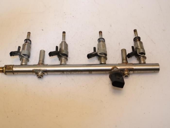 Gebruikte Injector brug Volkswagen Touran (5T1) 1.8 TSI Prijs € 65,34 Inclusief btw aangeboden door Van Gils Automotive