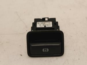 Gebruikte Handrem schakelaar Mercedes SLK (R172) 1.8 250 16V BlueEFFICIENCY Prijs € 30,00 Margeregeling aangeboden door Van Gils Automotive