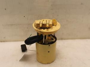 Gebruikte Tank element Pomp Ford Fiesta 7 1.5 TDCi 120 Prijs € 109,00 Margeregeling aangeboden door Van Gils Automotive