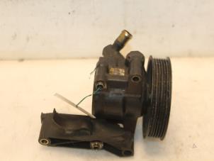 Gebruikte Servopomp Ford Fiesta 5 (JD/JH) 1.4 16V Prijs € 60,00 Margeregeling aangeboden door Van Gils Automotive