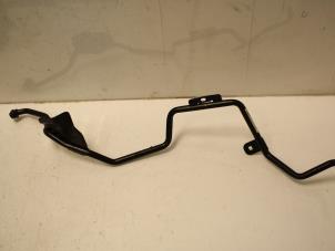 Gebruikte Oliedruk Leiding Landrover Range Rover IV (LG) 3.0 TDV6 24V Prijs € 65,34 Inclusief btw aangeboden door Van Gils Automotive