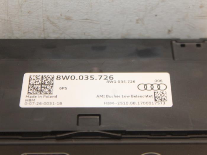 AUX/USB aansluiting van een Audi A4 Avant (B9) 1.4 TFSI 16V 2017