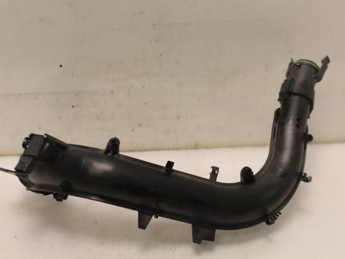 Gebruikte Intercooler Buis Audi A4 Avant (B9) 1.4 TFSI 16V Prijs € 33,00 Margeregeling aangeboden door Van Gils Automotive
