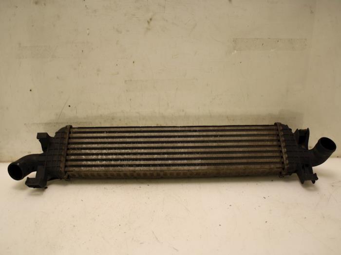 Gebruikte Intercooler Volvo V50 (MW) 2.0 D 16V Prijs € 60,00 Margeregeling aangeboden door Van Gils Automotive