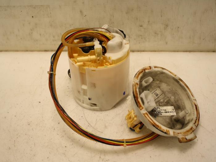 Gebruikte Benzinepomp BMW 3 serie (F30) 330e Prijs € 164,56 Inclusief btw aangeboden door Van Gils Automotive