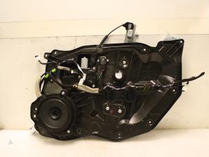 Gebruikte Ruitmechaniek 4Deurs rechts-voor Mazda 2 (DJ/DL) 1.5 SkyActiv-G 90 Prijs € 81,00 Margeregeling aangeboden door Van Gils Automotive