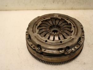 Gebruikte Vliegwiel dubbele massa Fiat 500C/595C/695C 1.4 T-Jet 16V 695,595 Competizione,Rivale Prijs € 224,00 Margeregeling aangeboden door Van Gils Automotive