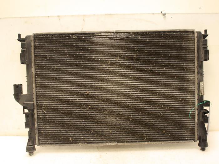 Gebruikte Radiateur Dacia Logan MCV I (KS) 1.6 MPI 85 Prijs € 87,00 Margeregeling aangeboden door Van Gils Automotive