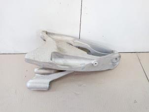 Gebruikte Motorrubber Volkswagen Transporter/Caravelle T6 2.0 TDI 150 California 4Motion Prijs € 36,30 Inclusief btw aangeboden door Van Gils Automotive