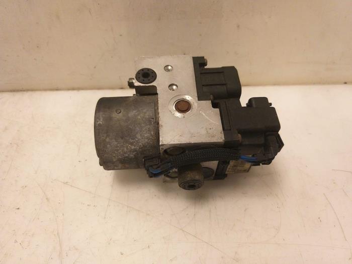 Gebruikte ABS Pomp Opel Zafira (F75) 2.0 DTI 16V Prijs € 25,00 Margeregeling aangeboden door Van Gils Automotive