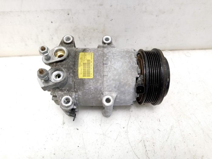 Gebruikte Pomp Airco Ford B-Max (JK8) 1.6 TDCi 95 Prijs € 99,00 Margeregeling aangeboden door Van Gils Automotive