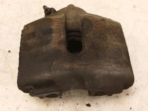 Gebruikte Remklauw (Tang) rechts-voor Volkswagen Golf Plus (5M1/1KP) 1.6 FSI 16V Prijs € 45,00 Margeregeling aangeboden door Van Gils Automotive