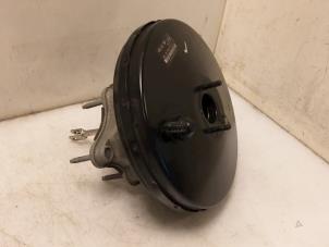 Gebruikte Rembekrachtiger Renault Clio III (BR/CR) 1.5 dCi FAP Prijs € 37,00 Margeregeling aangeboden door Van Gils Automotive